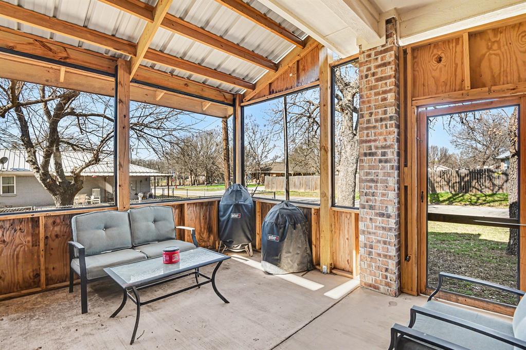 621 North Ave B Springtown, TX 76082 - Photo 16 of 18