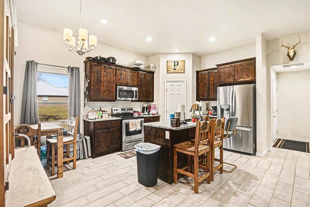 621 North Ave B Springtown, TX 76082 - Photo 6 of 18