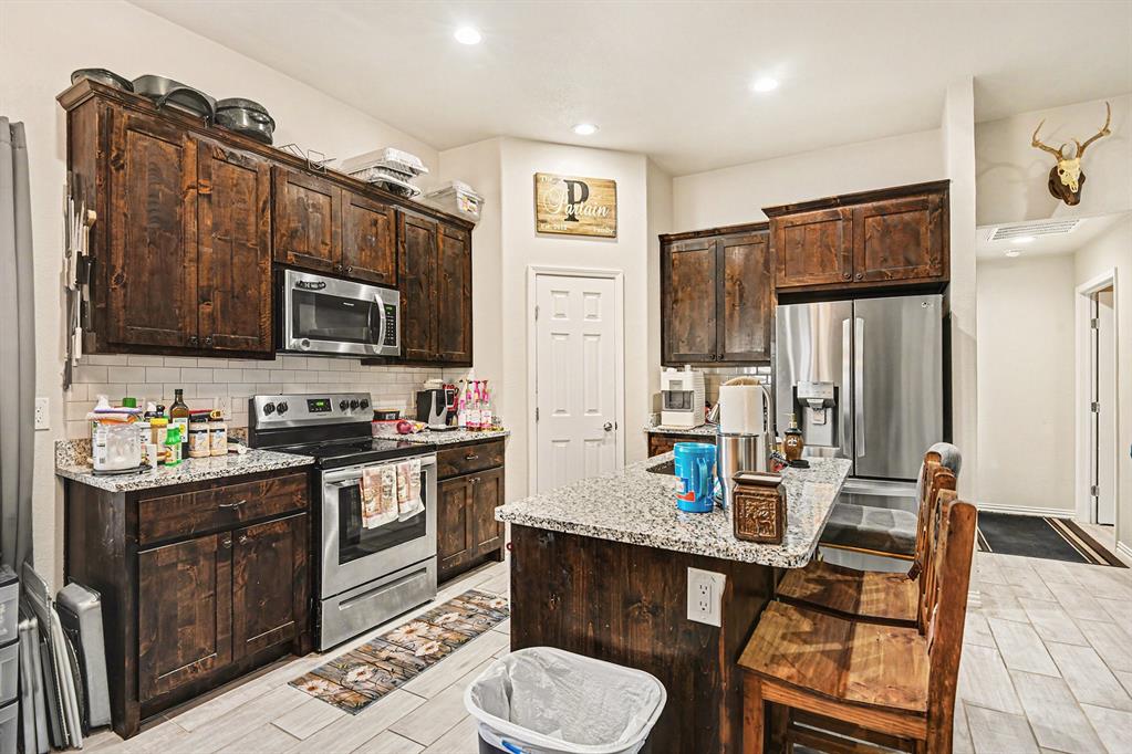 621 North Ave B Springtown, TX 76082 - Photo 7 of 18