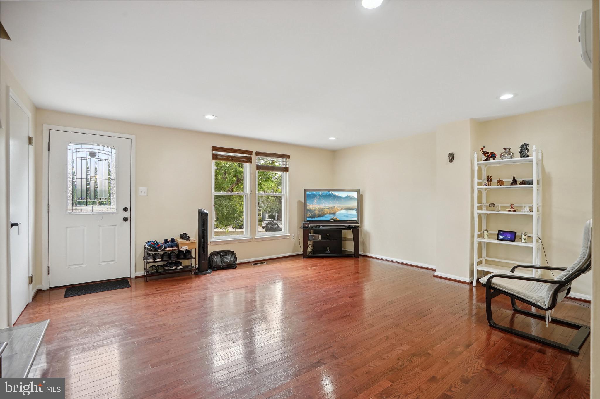 7453 Lone Star Road Lorton, VA 22079 - Photo 9 of 34 Gallery Image 9