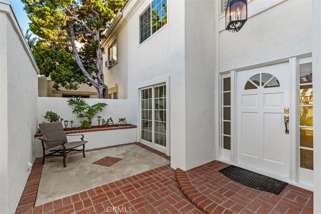 2 Meadowsweet Way Irvine, CA 92612 - Photo 3 of 28