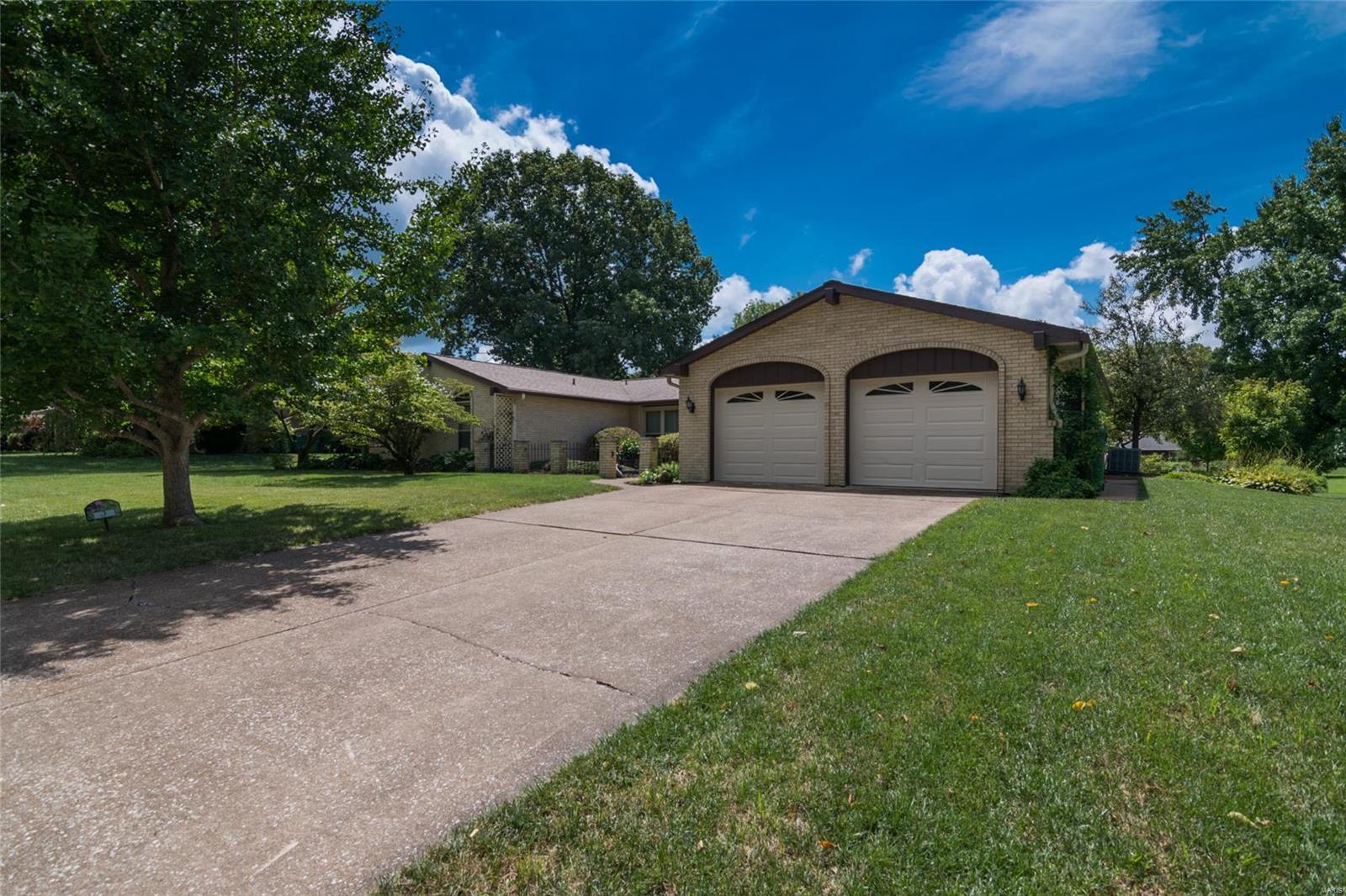 3 Fox Run O'Fallon, IL 62269 - Photo 2 of 31 Gallery Image 2