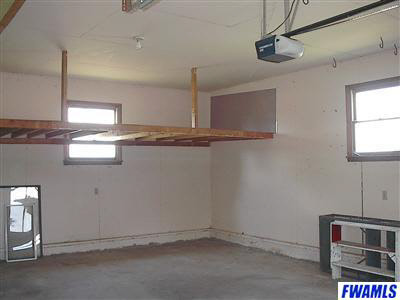 1086 South Warren Road Huntington, IN 46750 - Photo 3 of 16 Gallery Image 3
