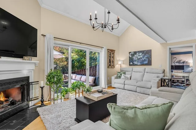 $609,900 | 14 Hawthorne Village, Unit D, Franklin, MA 02038