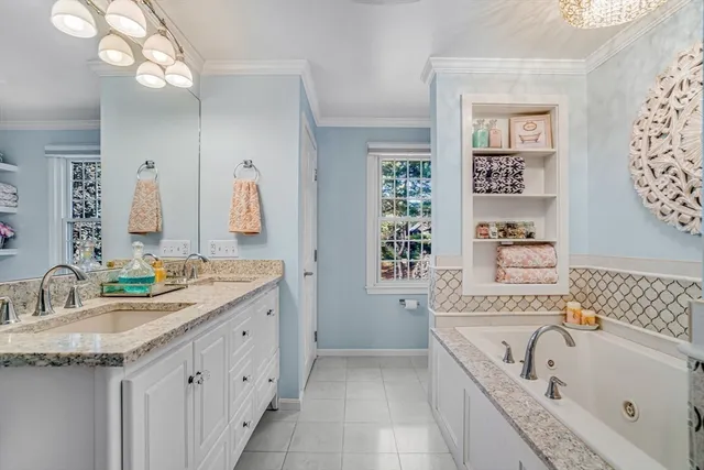 $609,900 | 14 Hawthorne Village, Unit D, Franklin, MA 02038