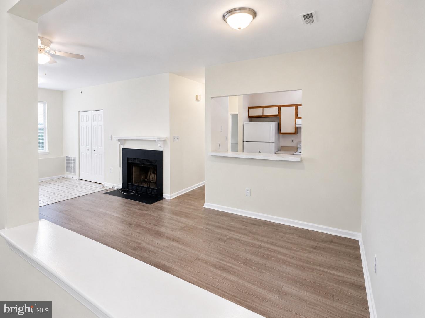 604 Moonglow Road, Unit 102 Odenton, MD 21113 - Photo 5 of 27 Bright and inviting open space.