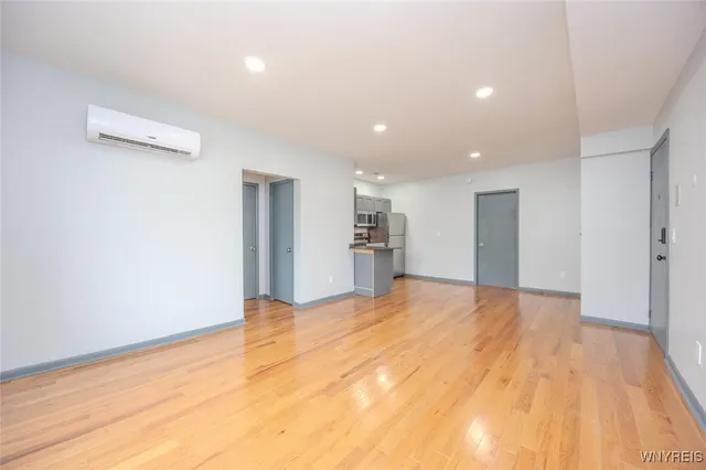 $999 | 530 Main Street, Unit 3, Niagara Falls, NY 14301