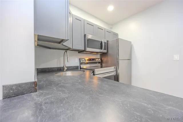 $999 | 530 Main Street, Unit 3, Niagara Falls, NY 14301