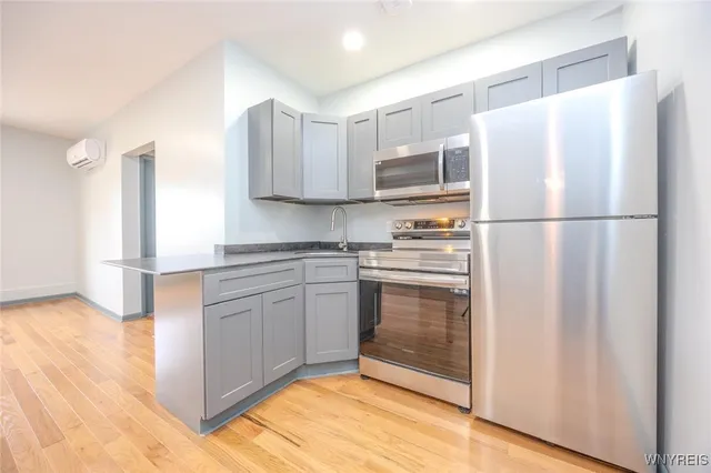 $999 | 530 Main Street, Unit 3, Niagara Falls, NY 14301