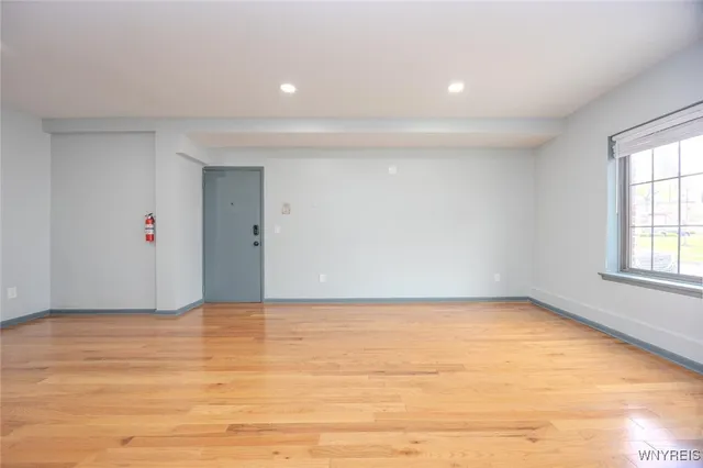 $999 | 530 Main Street, Unit 3, Niagara Falls, NY 14301