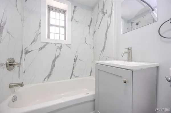 $999 | 530 Main Street, Unit 3, Niagara Falls, NY 14301
