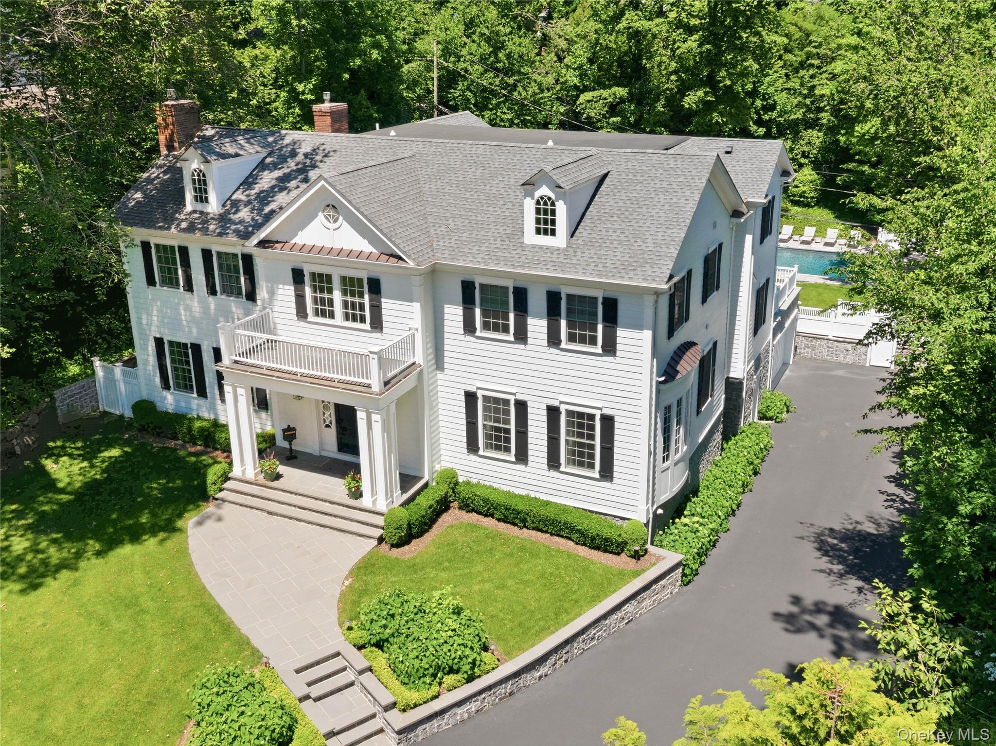 55 Plymouth Road Manhasset, NY 11030 - Photo 3 of 41