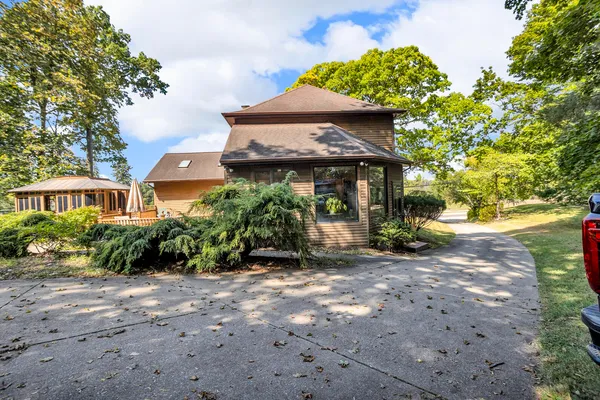 $319,900 | 1903 Kibby Road, Jackson, MI 49203