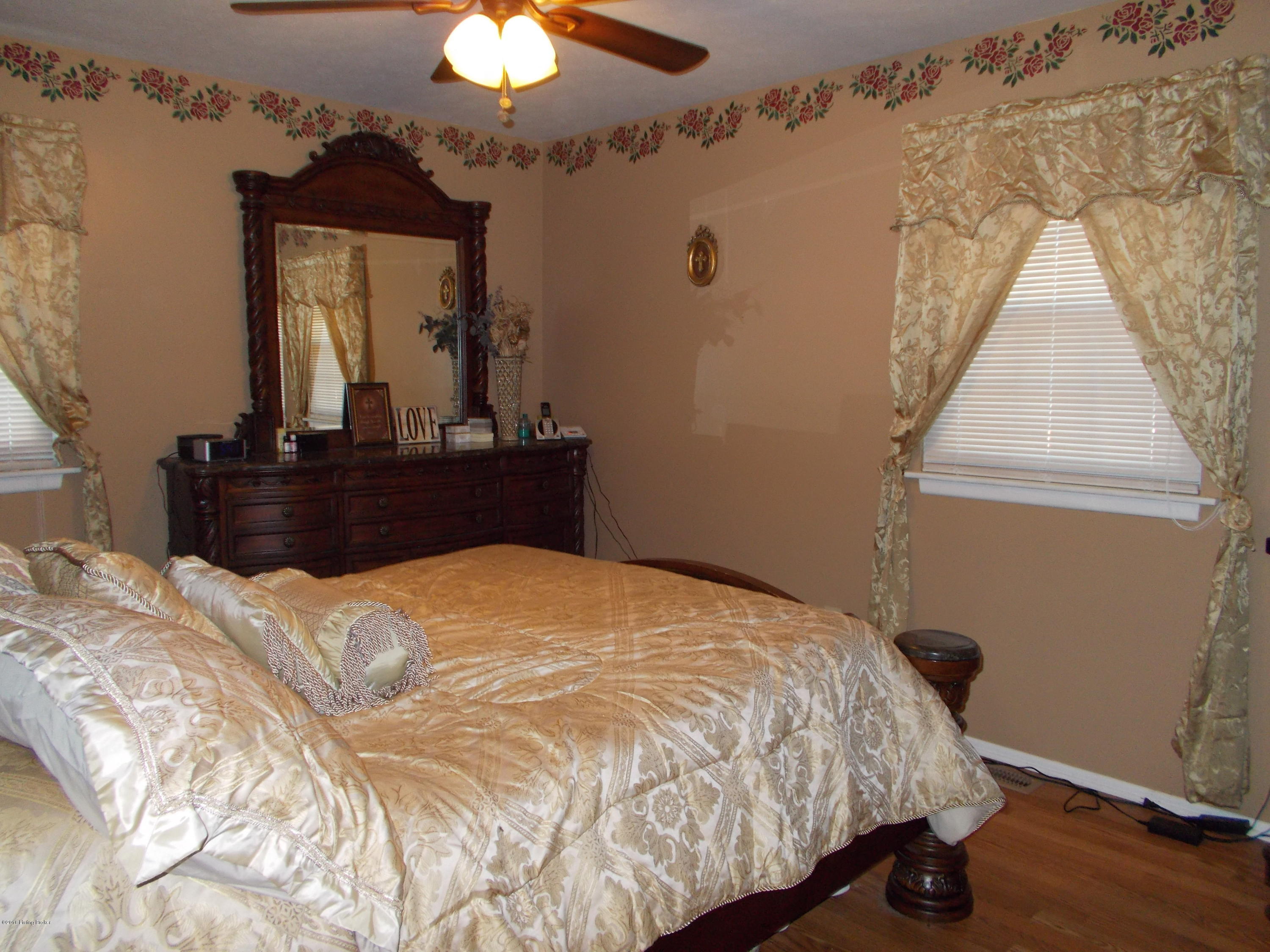 6811 Barbrook Road Louisville, KY 40258 - Photo 15 of 27 Master Room1 Barbrook