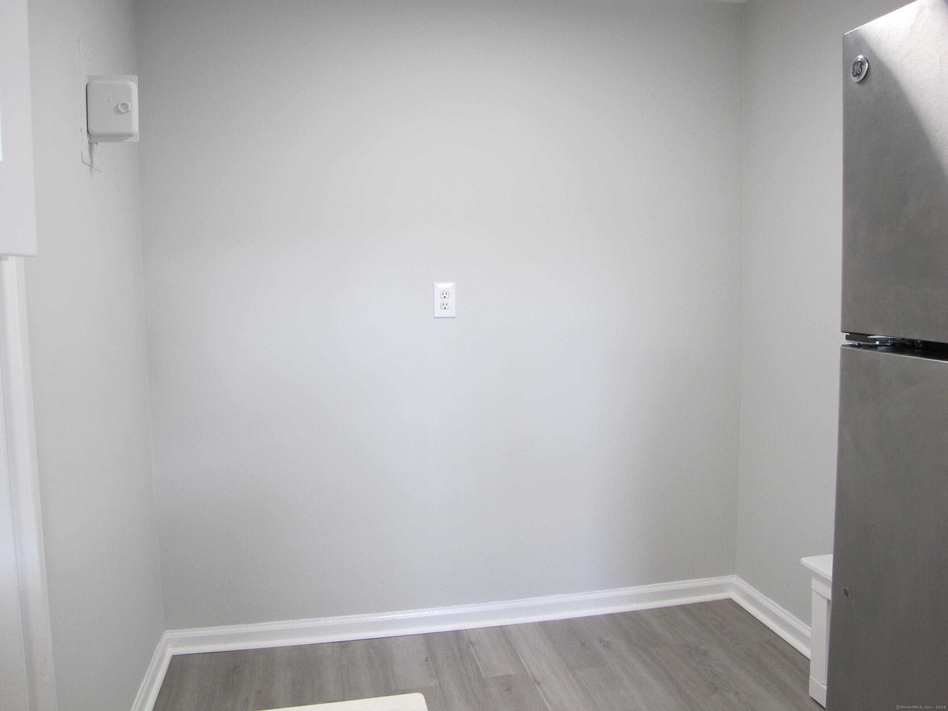 175 Seaton Road, Unit 3 Stamford, CT 06902 - Photo 5 of 14 a view of a small space