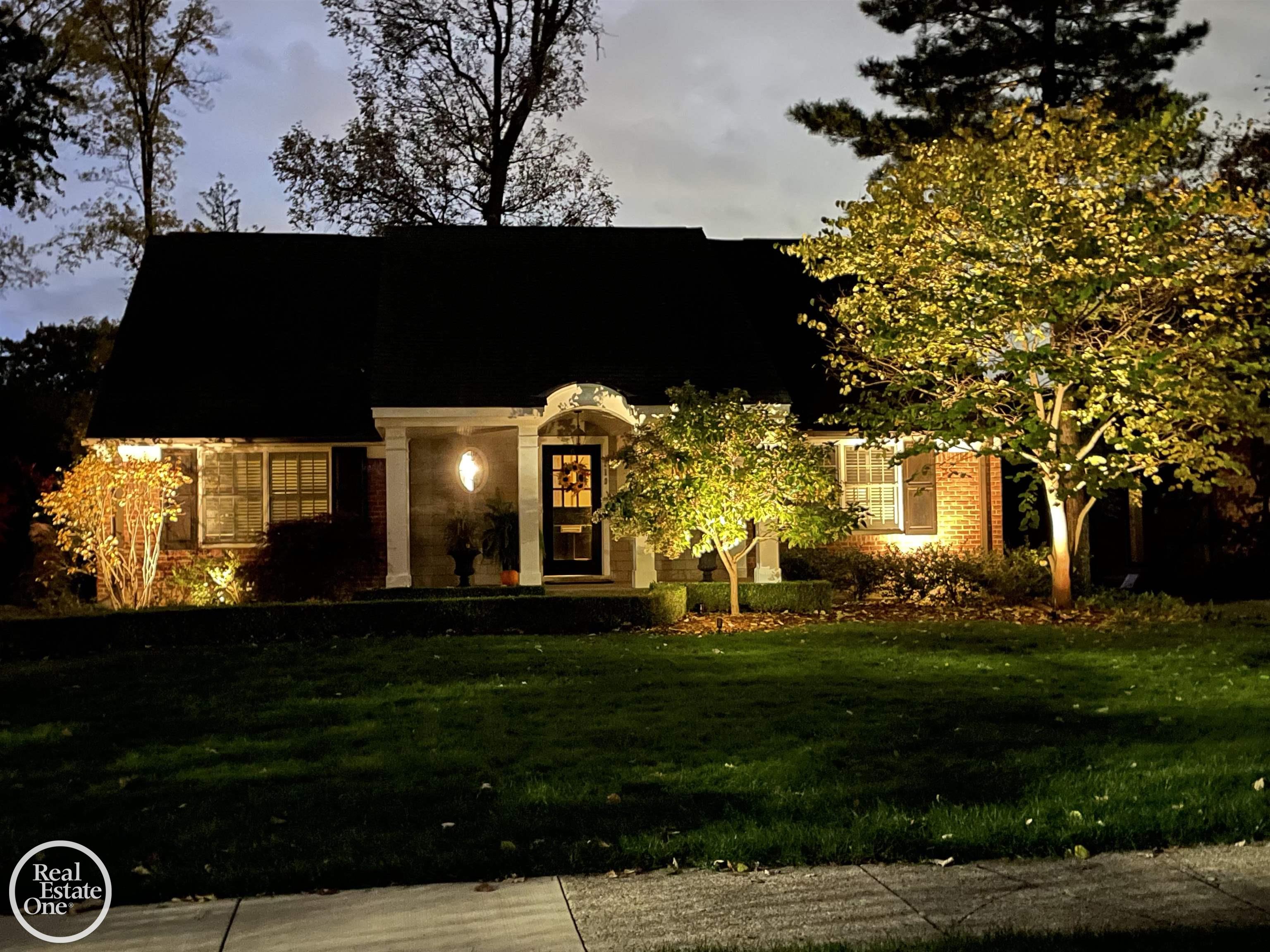 319 Cloverly Road Grosse Pointe, MI 48236 - Photo 2 of 42 50203564-6a1e2ce6-55da-4773-ac50-410fc60aa53e.JPG