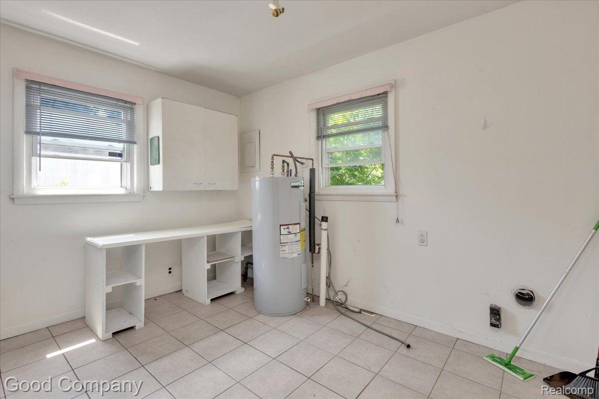 7003 Elizabeth Lake Road Waterford, MI 48327 - Photo 13 of 21 Laundry room