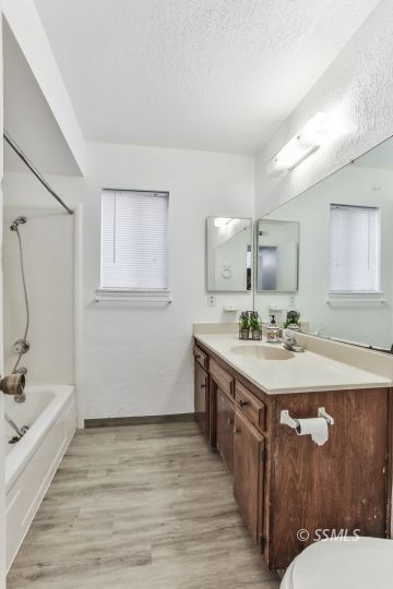 922 West Wasp Avenue Ridgecrest, CA 93555 - Photo 23 of 31 a bathroom with a sink toilet double vanity and bathtub