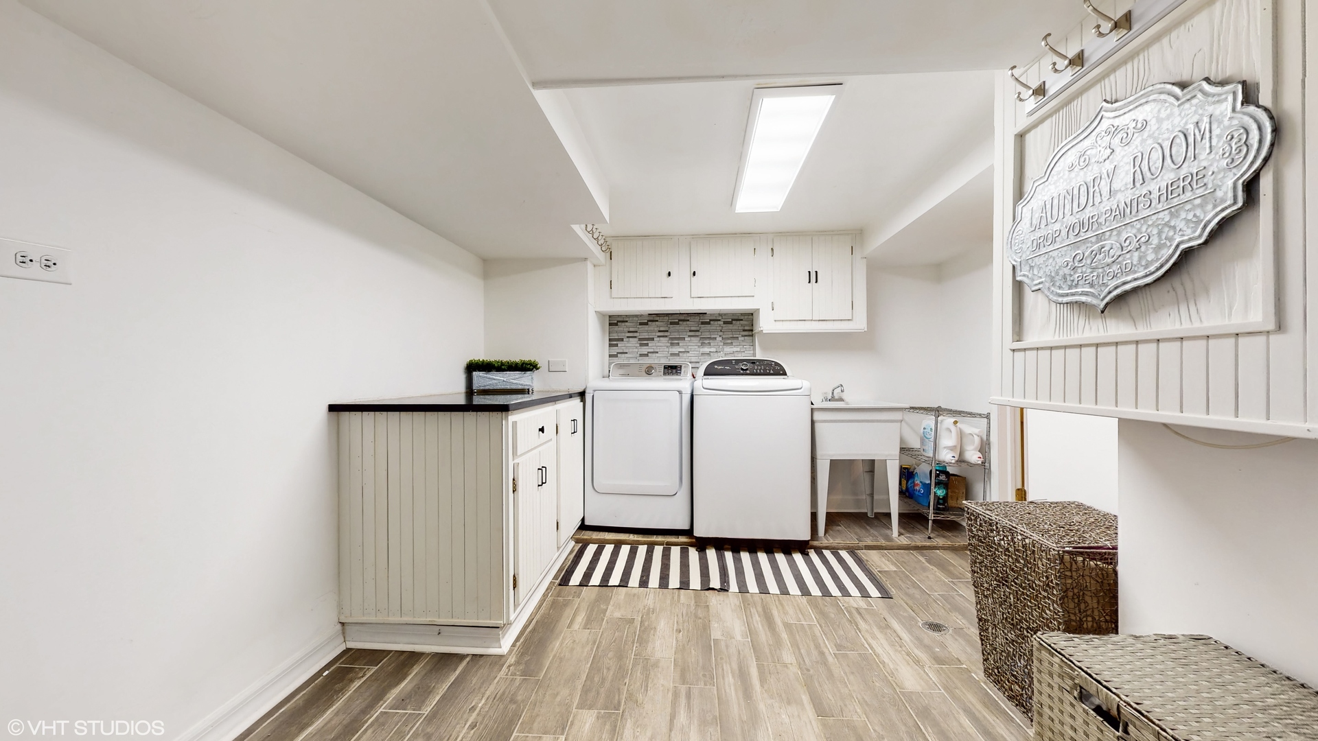 453 High Ridge Road Hillside, IL 60162 - Photo 15 of 20 a utility room with dryer and washer