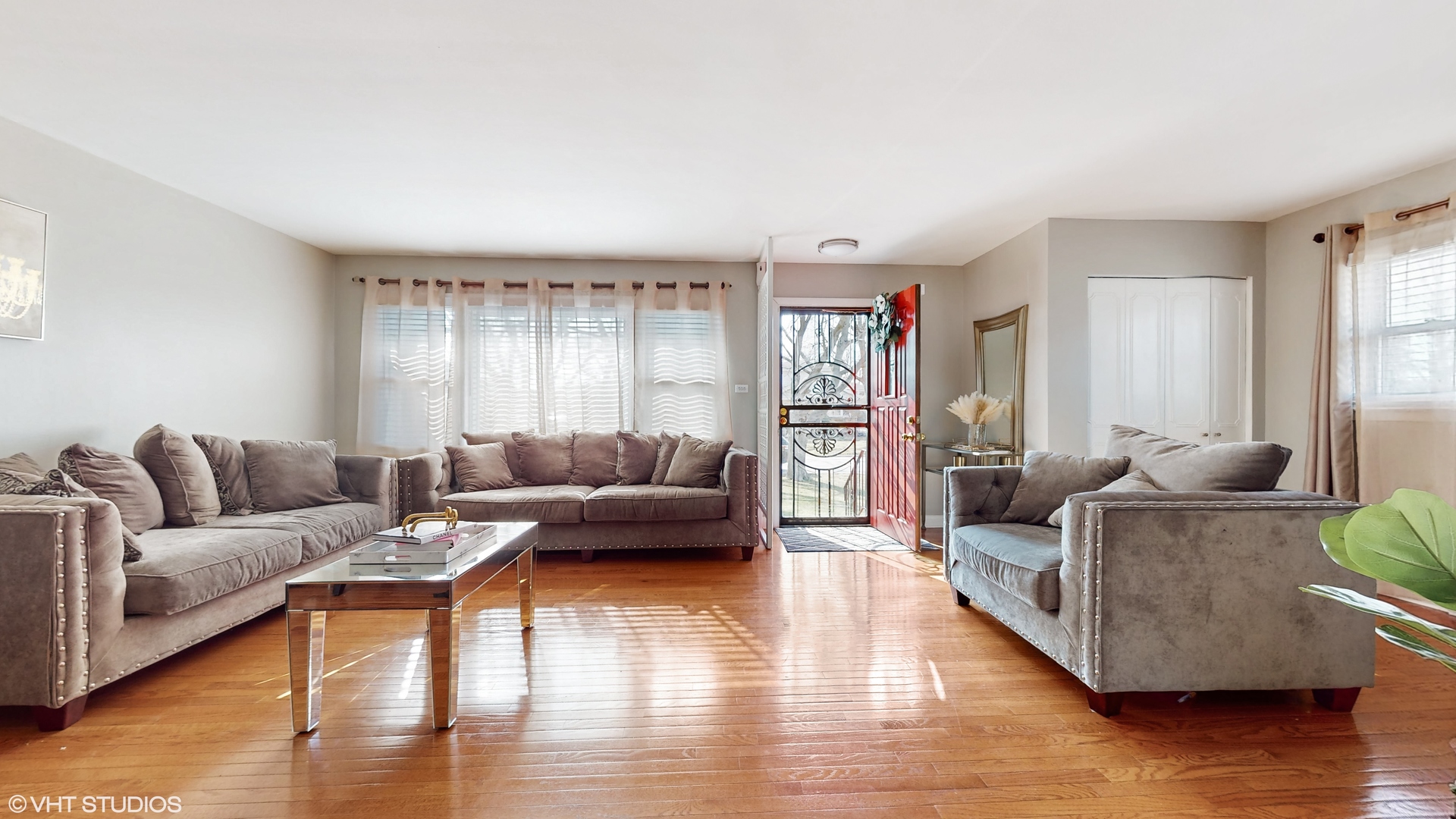 453 High Ridge Road Hillside, IL 60162 - Photo 2 of 20 a living room with furniture and a wooden floor