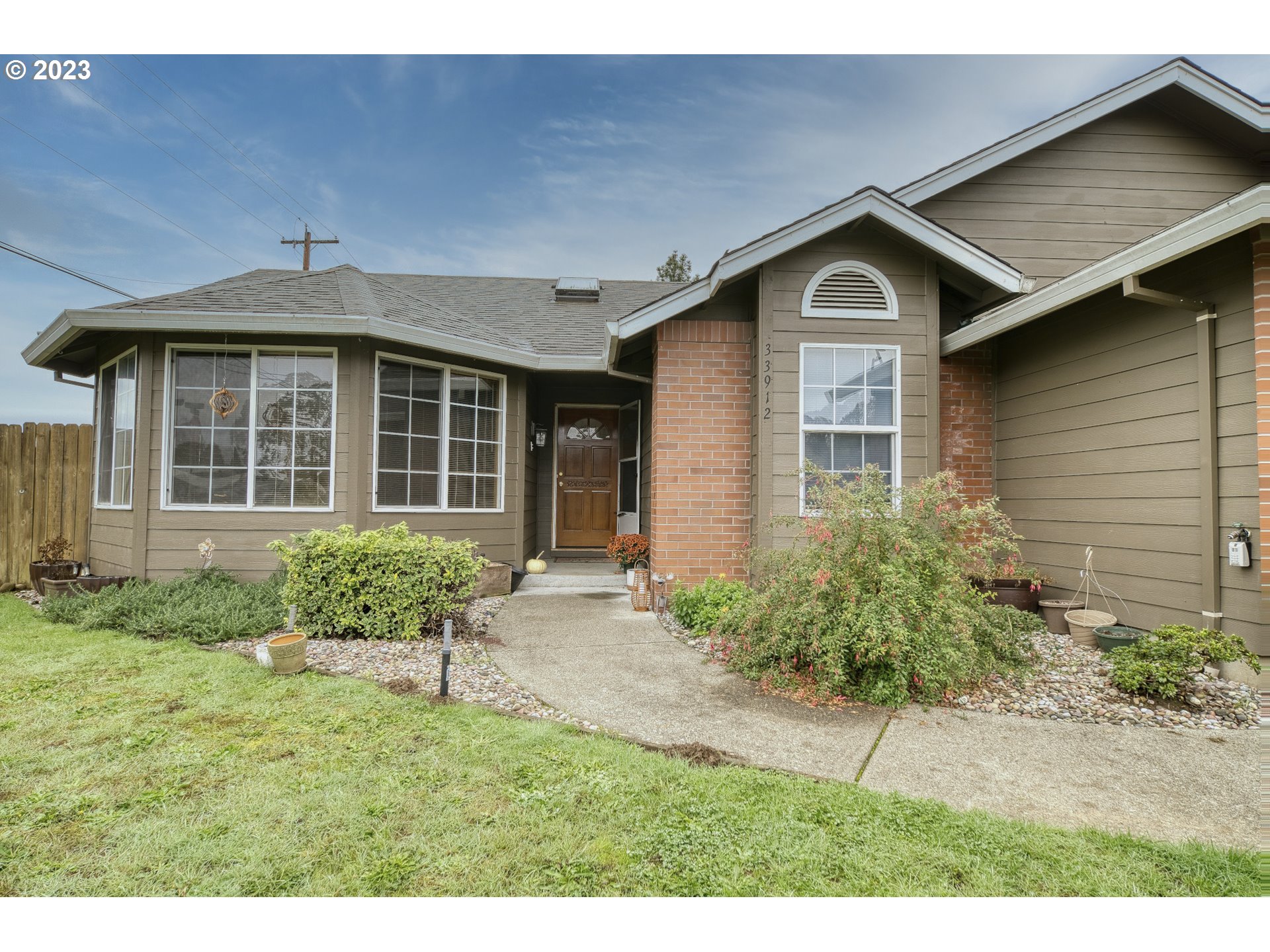 33912 Southeast Everett Way Scappoose, OR 97056 - Photo 2 of 32 a front view of a house with a yard