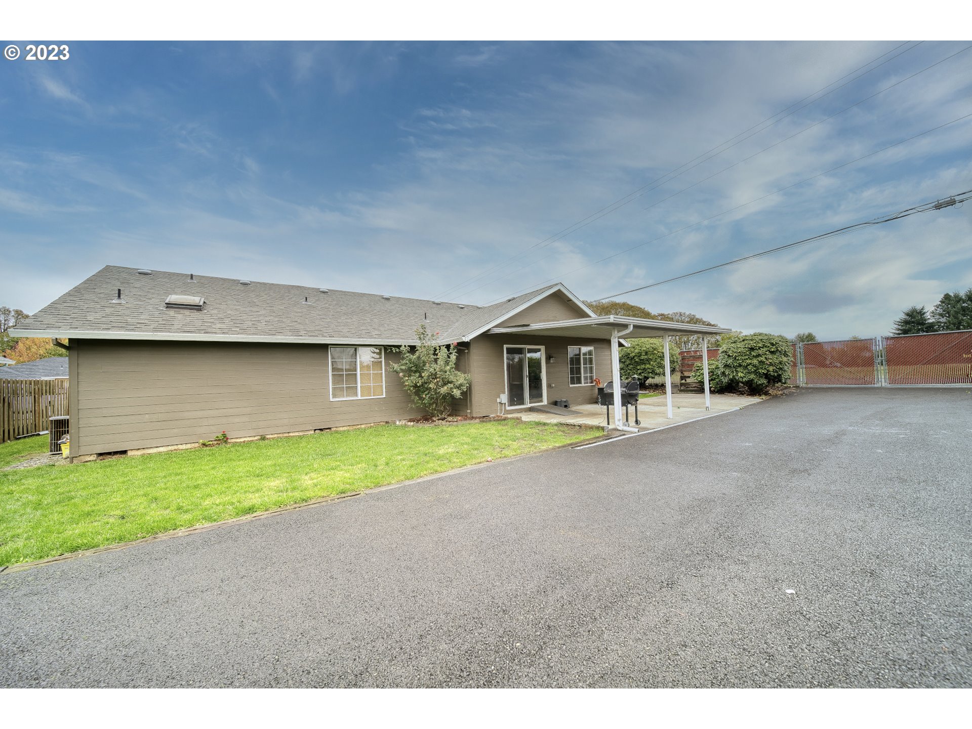 33912 Southeast Everett Way Scappoose, OR 97056 - Photo 24 of 32 a front view of house with yard