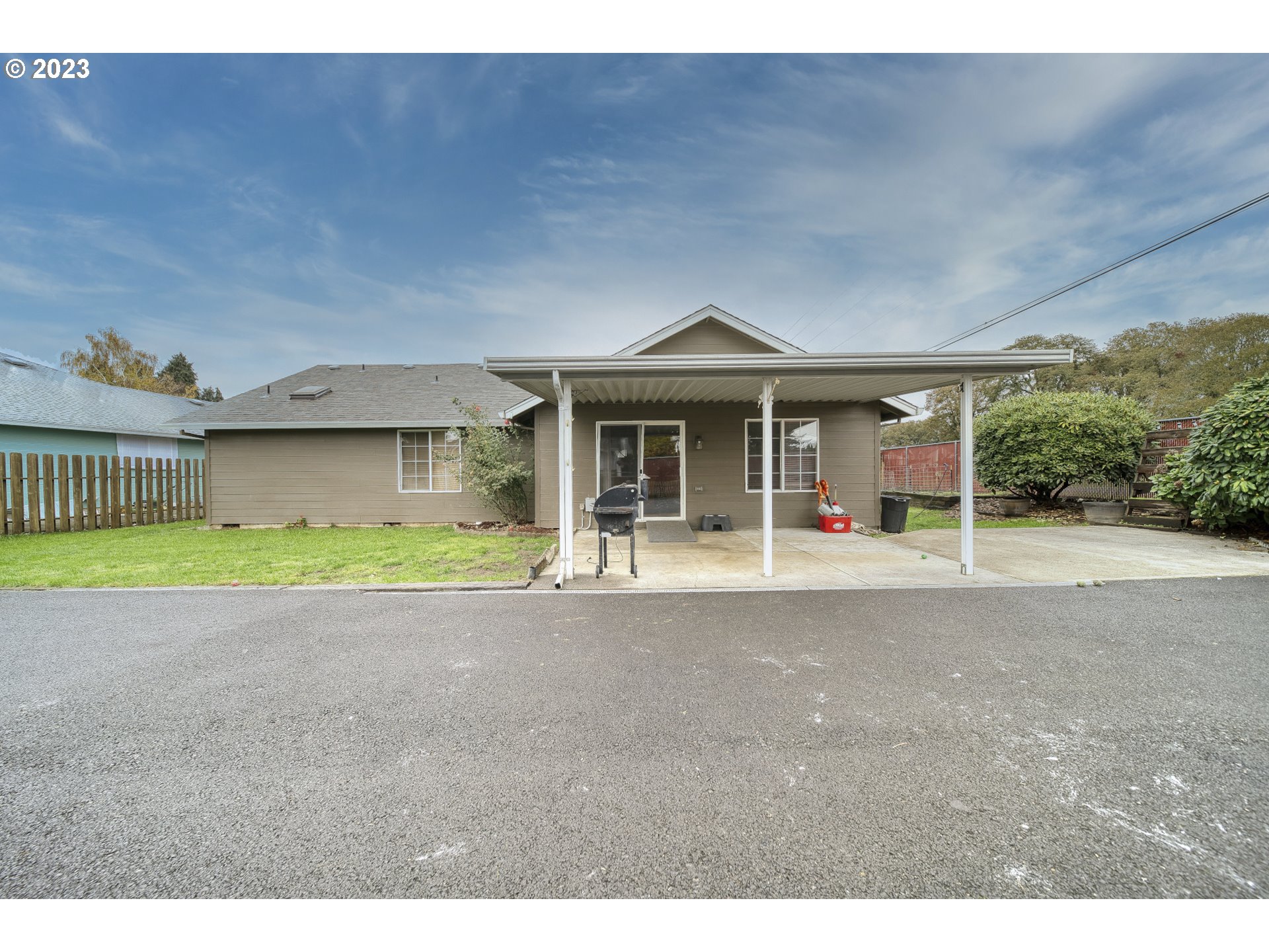 33912 Southeast Everett Way Scappoose, OR 97056 - Photo 26 of 32 a front view of a house with a garden and plants
