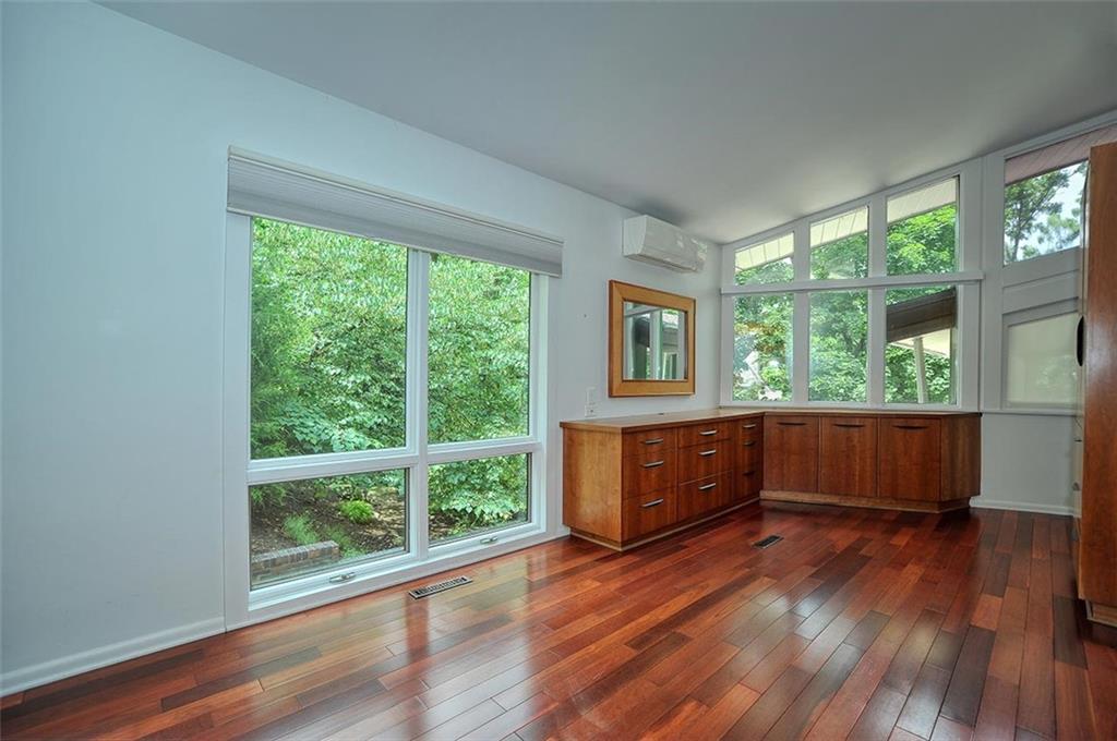 90 East Woodland Road Pittsburgh, PA 15232 - Photo 19 of 27 a room with a large window