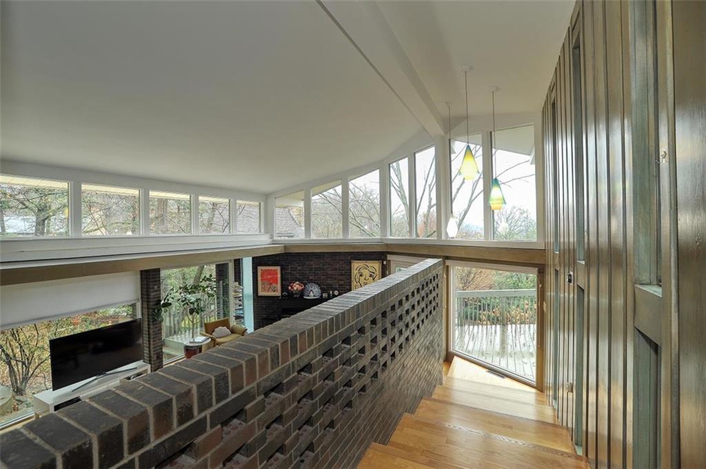 90 East Woodland Road Pittsburgh, PA 15232 - Photo 7 of 27 a view of an entryway with wooden floor