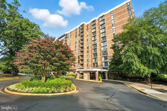 $329,000 | 2311 Pimmit Drive, Unit 401, Falls Church, VA 22043