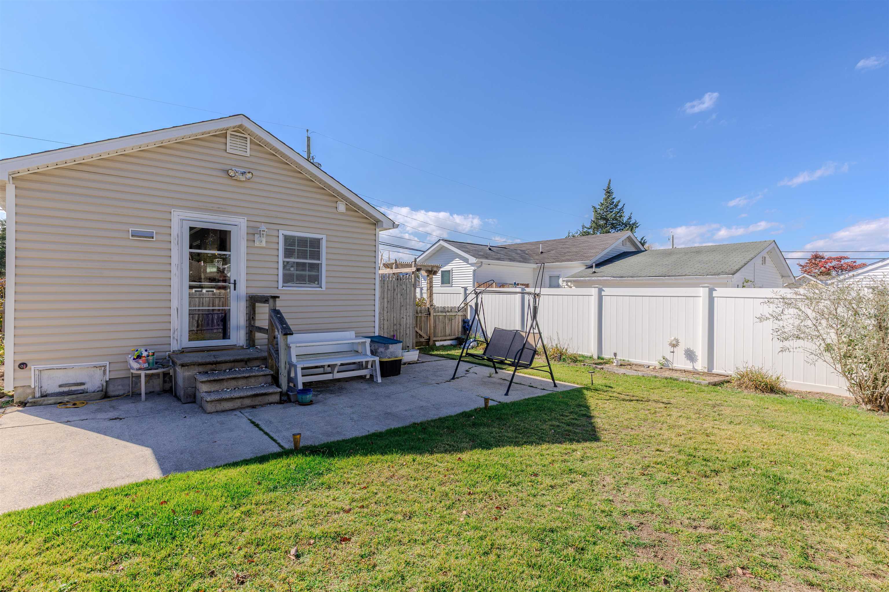 143 Arbor Road Villas, NJ 08251 - Photo 24 of 32 a backyard of a house with table and chairs
