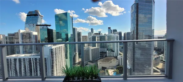 $3,650 | 151 Southeast 1st Street, Unit 801, Miami, FL 33131