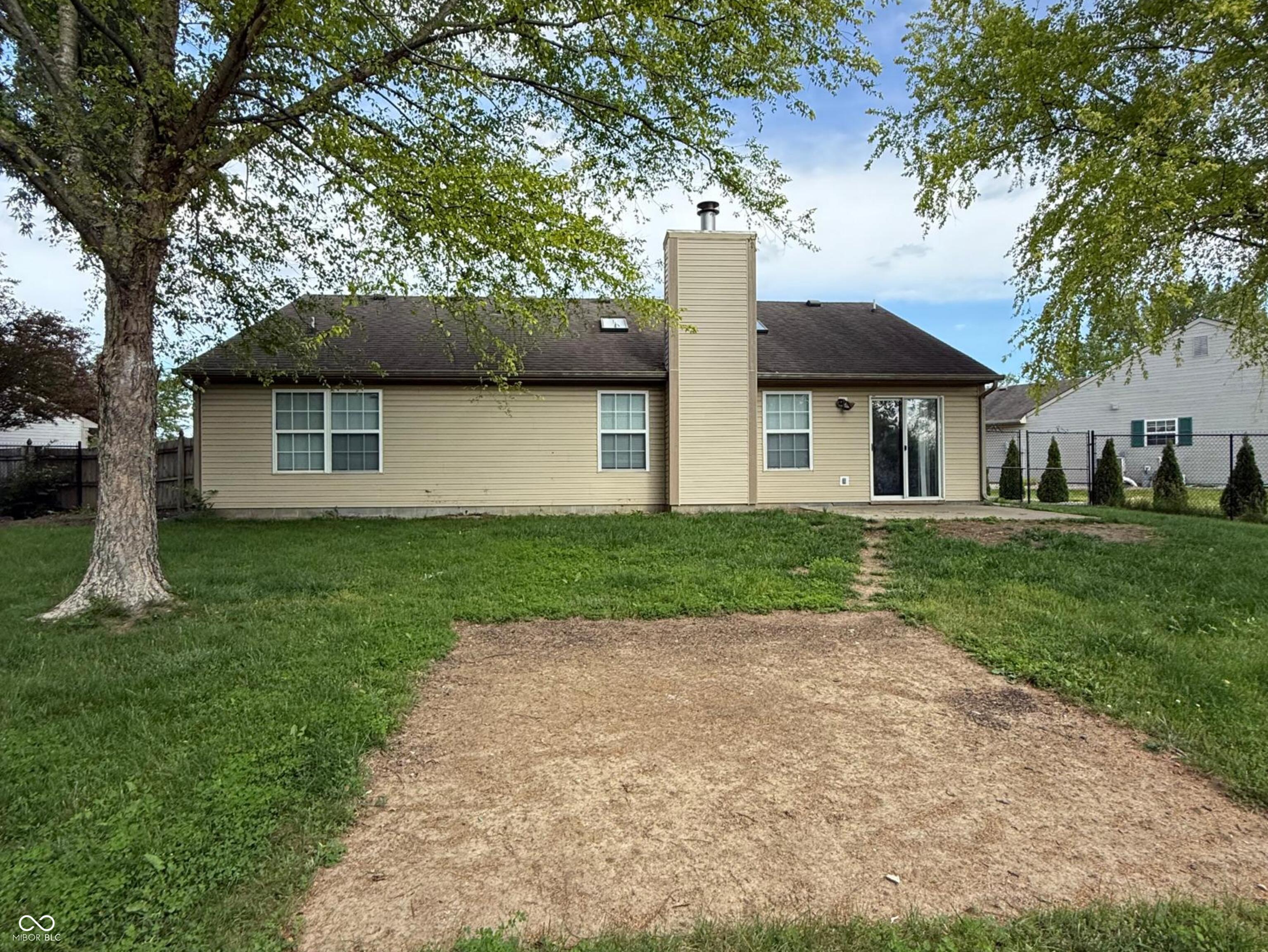 892 Millbrook Drive Avon, IN 46123 - Photo 3 of 20