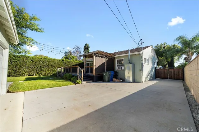 a view of a house with backyard and porch