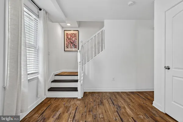 a view of a room with wooden floor and closet