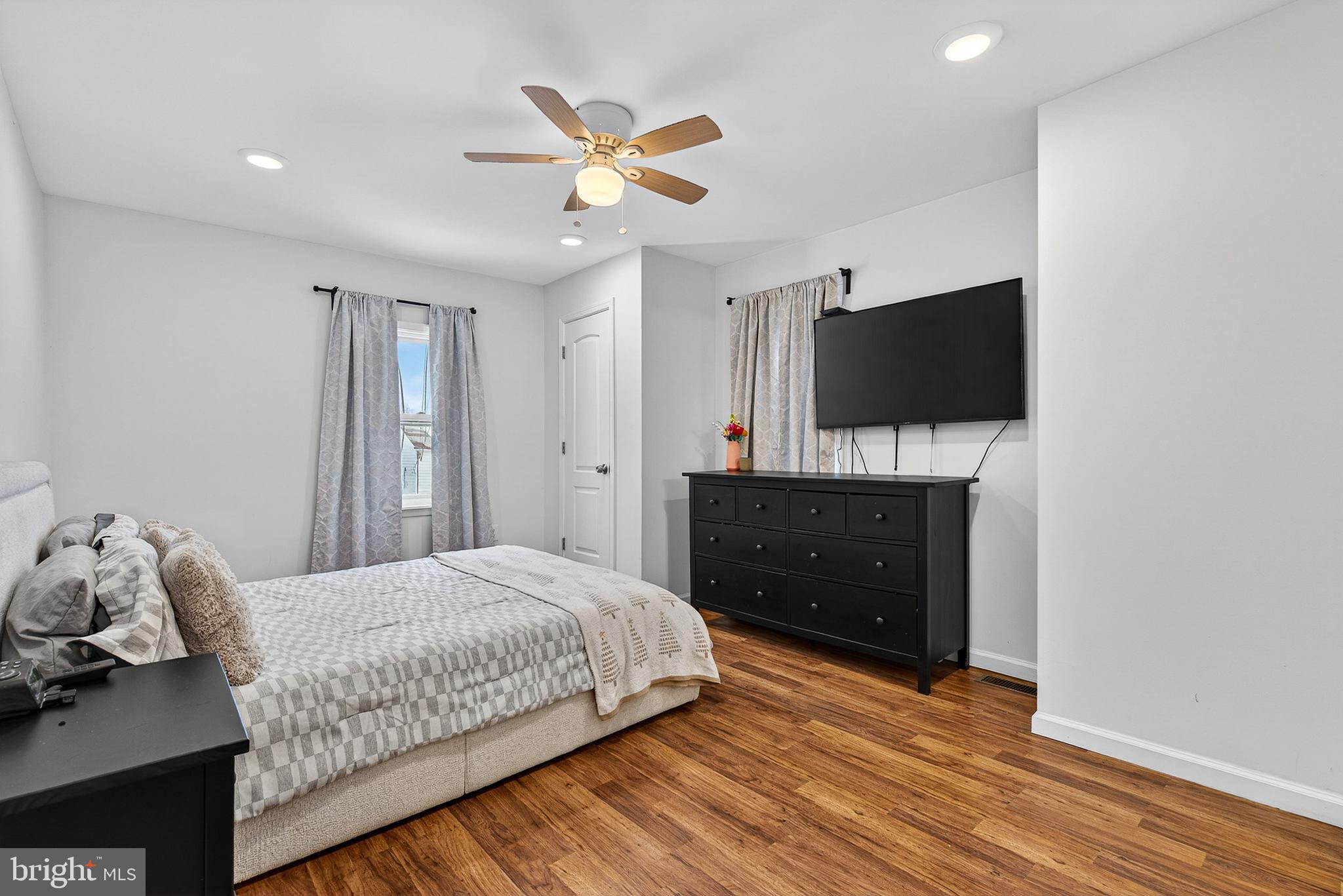 2524 Sycamore Avenue Sparrows Point, MD 21219 - Photo 24 of 45 Primary Bedroom