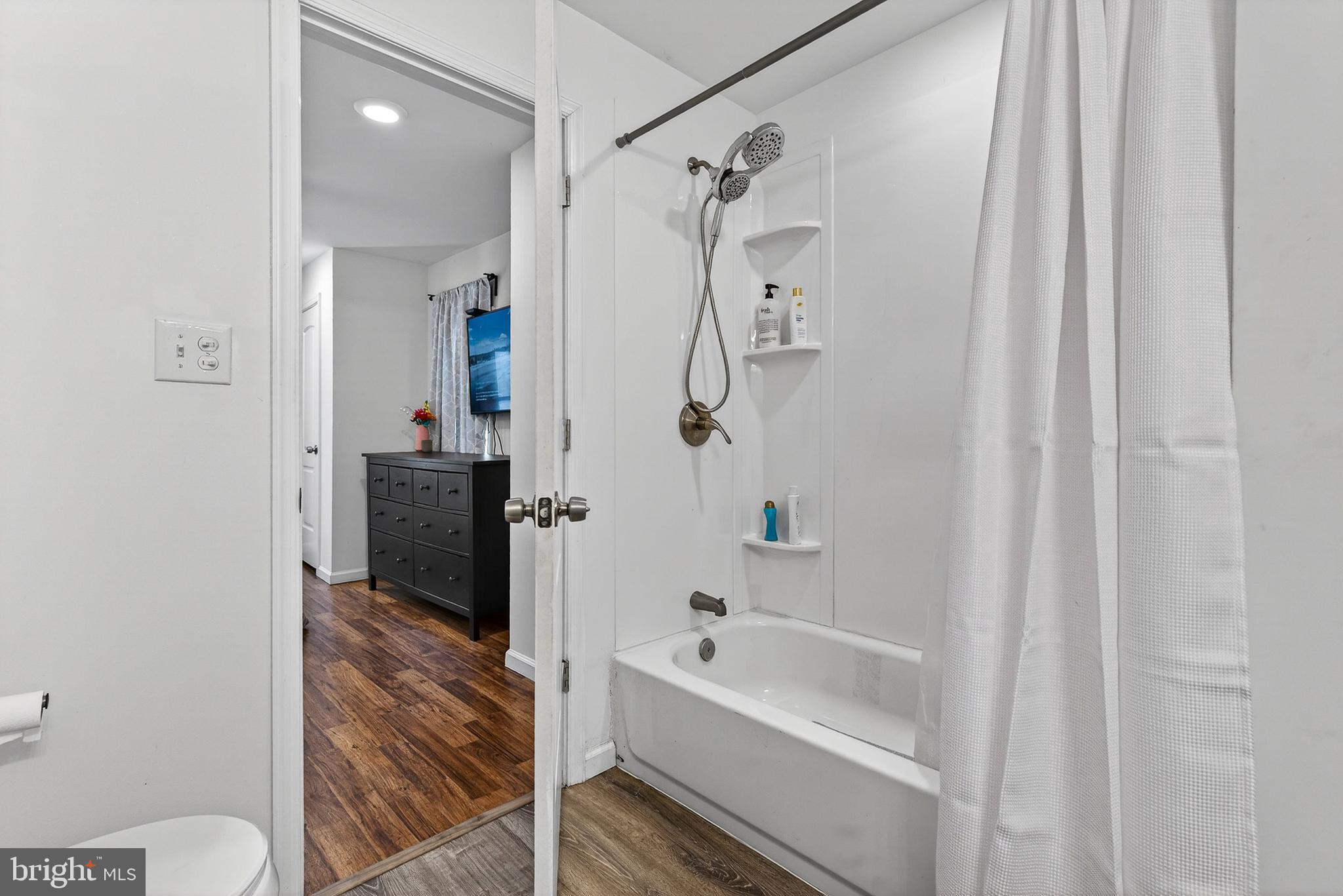 2524 Sycamore Avenue Sparrows Point, MD 21219 - Photo 29 of 45 Primary Bath