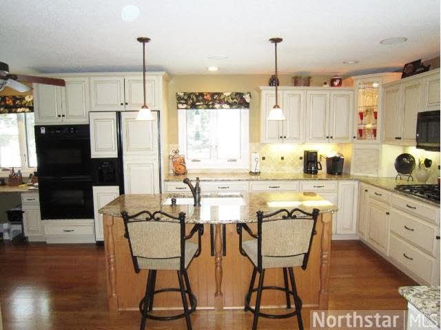1742 James Road Mendota Heights, MN 55118 - Photo 6 of 18 Gallery Image 6