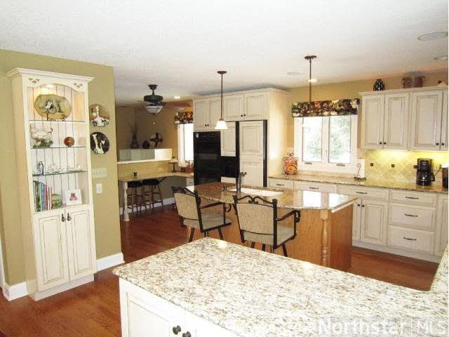 1742 James Road Mendota Heights, MN 55118 - Photo 9 of 18 Gallery Image 9