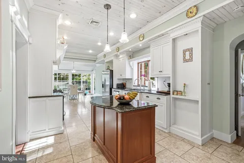$699,000 | 267 West White Horse Pike, Berlin, NJ 08009