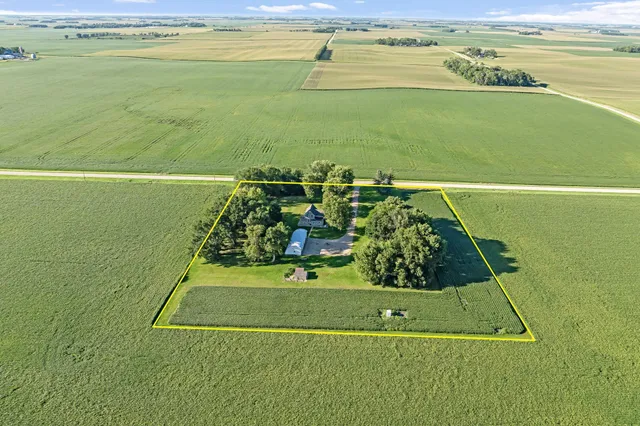 $255,000 | 49548 170th Street, Easton, MN 56025