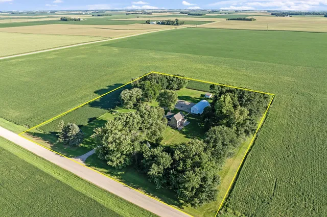 $255,000 | 49548 170th Street, Easton, MN 56025