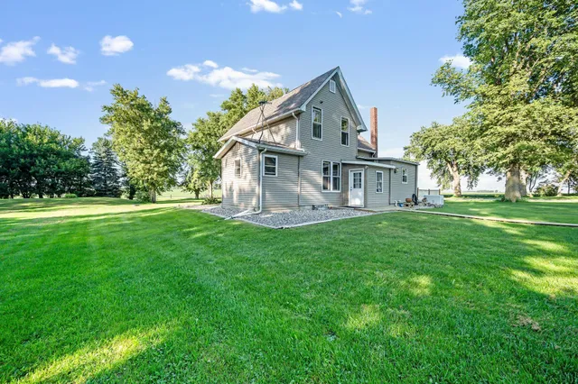 $255,000 | 49548 170th Street, Easton, MN 56025