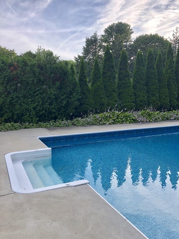 57 Riverside Place Walpole, MA 02081 - Photo 5 of 42 Gallery Image 5