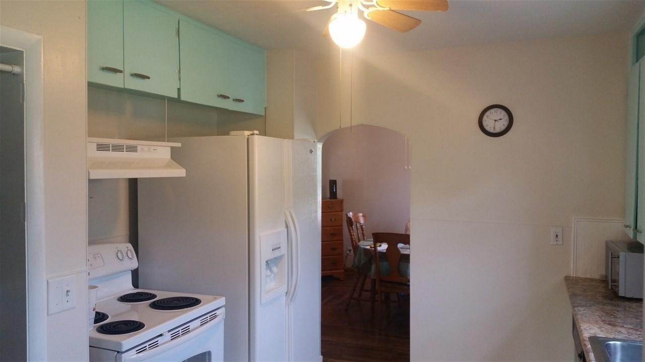 5178 Davison Road Burton, MI 48509 - Photo 9 of 25 21493383-8.JPG