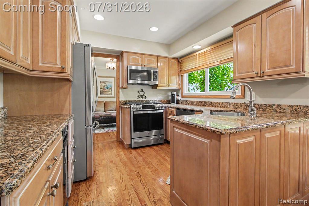 14074 Riverside Street Livonia, MI 48154 - Photo 8 of 31 Gallery Image 8