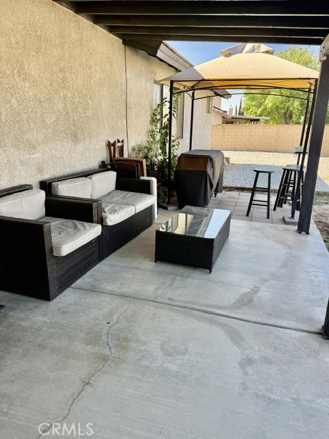 13375 Rincon Road Apple Valley, CA 92308 - Photo 48 of 72 Backyard / covered patio area