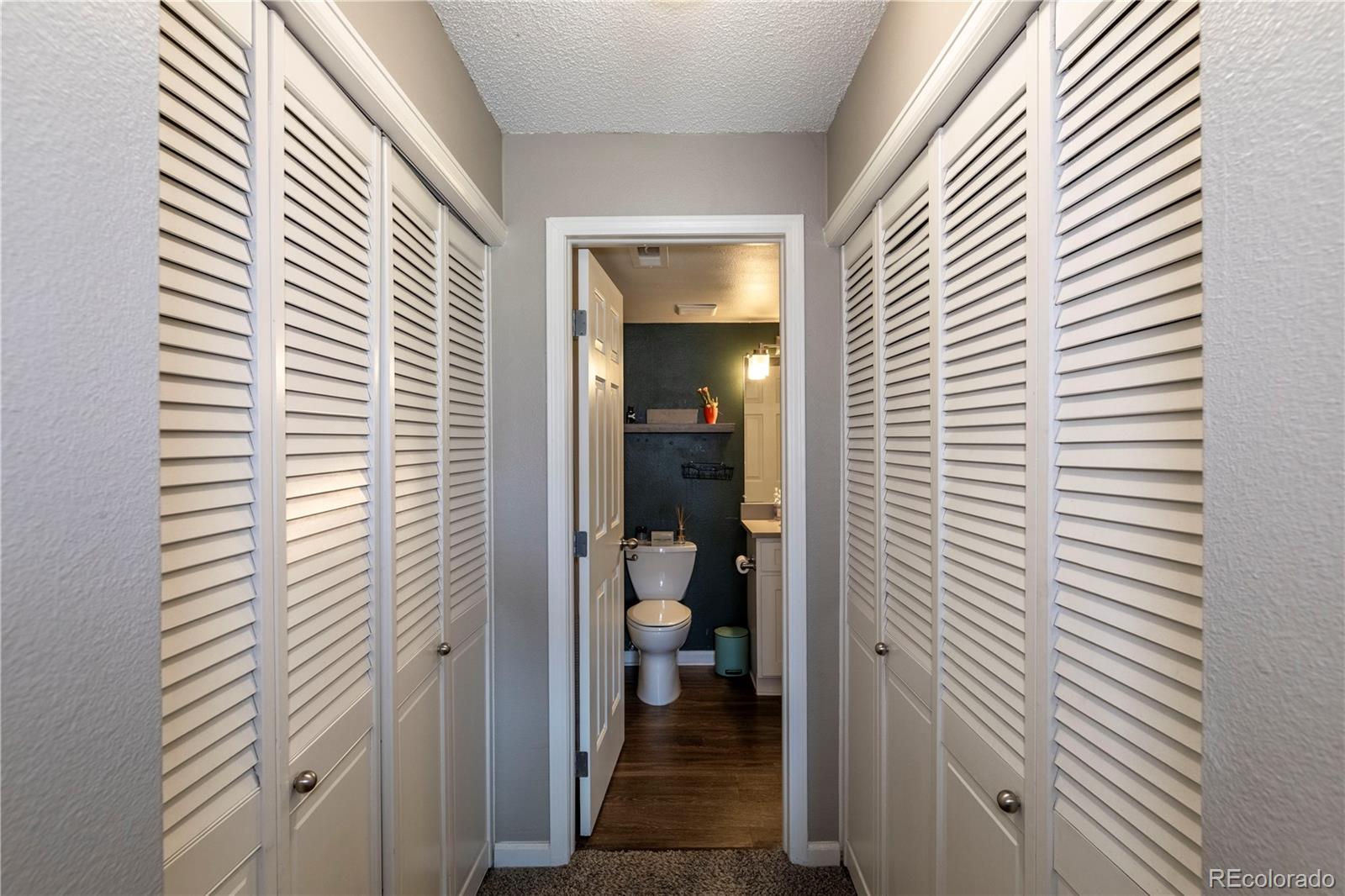 2575 South Syracuse Way, Unit M206 Denver, CO 80231 - Photo 14 of 24 a view of a bathroom