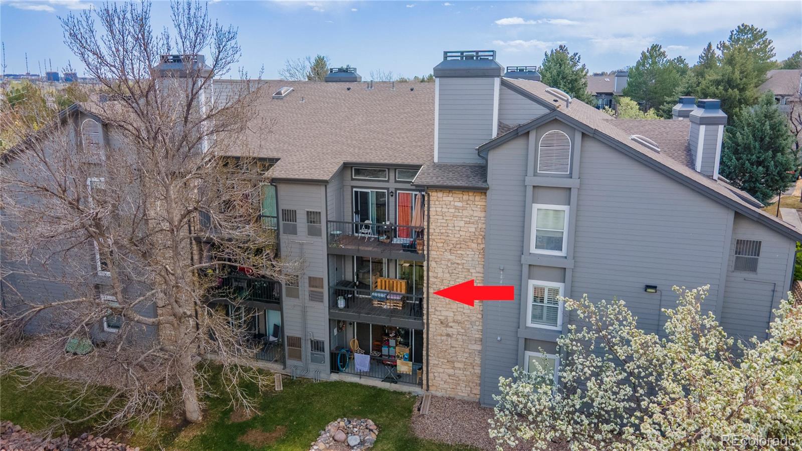 2575 South Syracuse Way, Unit M206 Denver, CO 80231 - Photo 20 of 24 a front view of house with yard