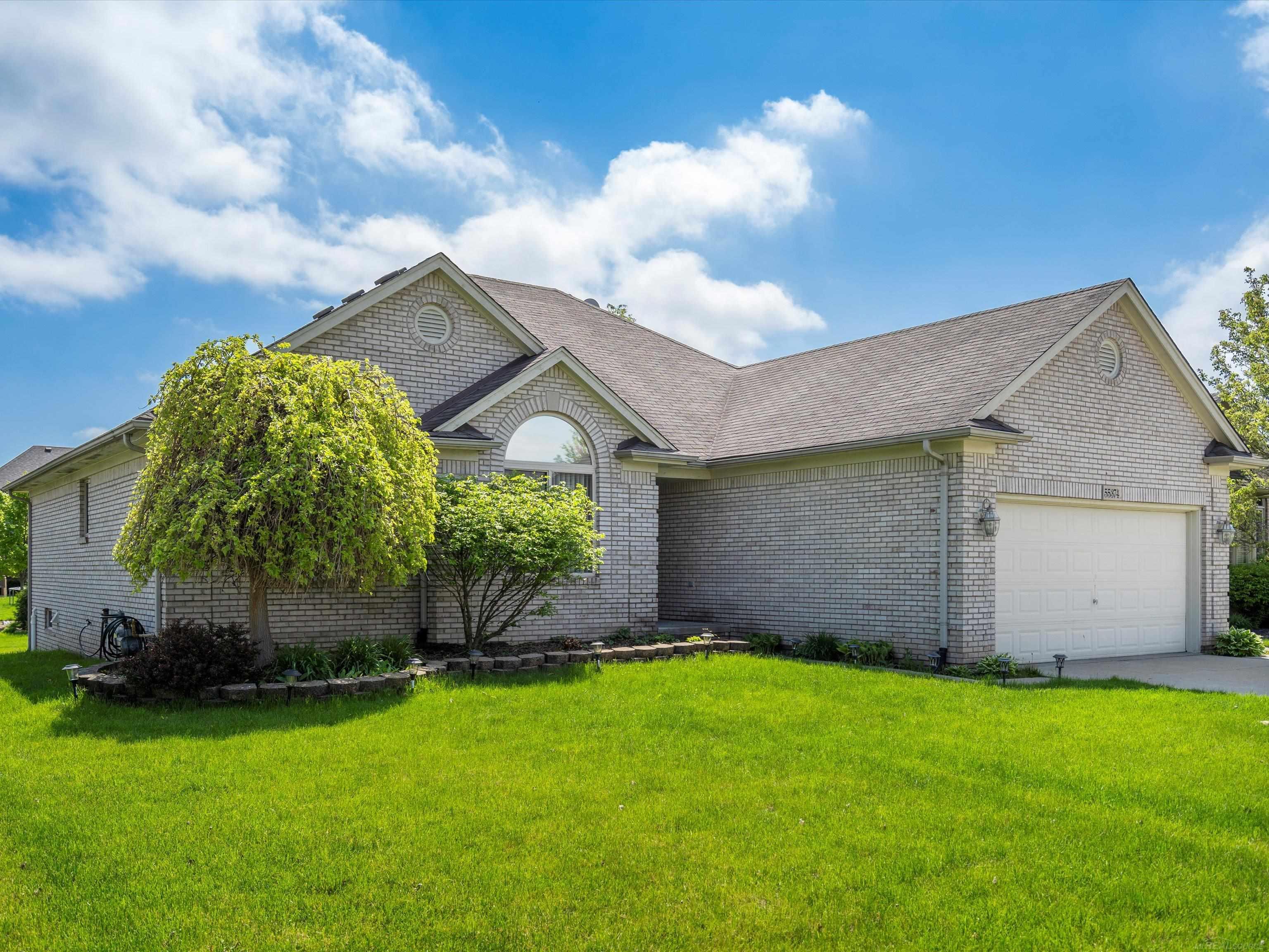 55374 Raspberry Drive Macomb, MI 48042 - Photo 3 of 31 50175026-1c461182-a36e-4fb8-962b-91c4b64e0e73.JPG